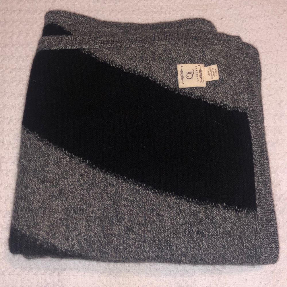 Oi • Cashmere Scarf